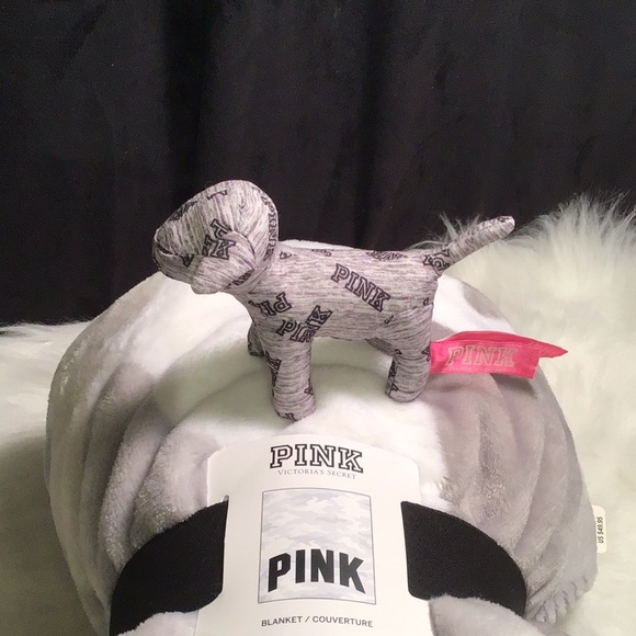 Pink VS - Camo gray white plush blanket 50 x 60 IN - Picture 3 of 6
